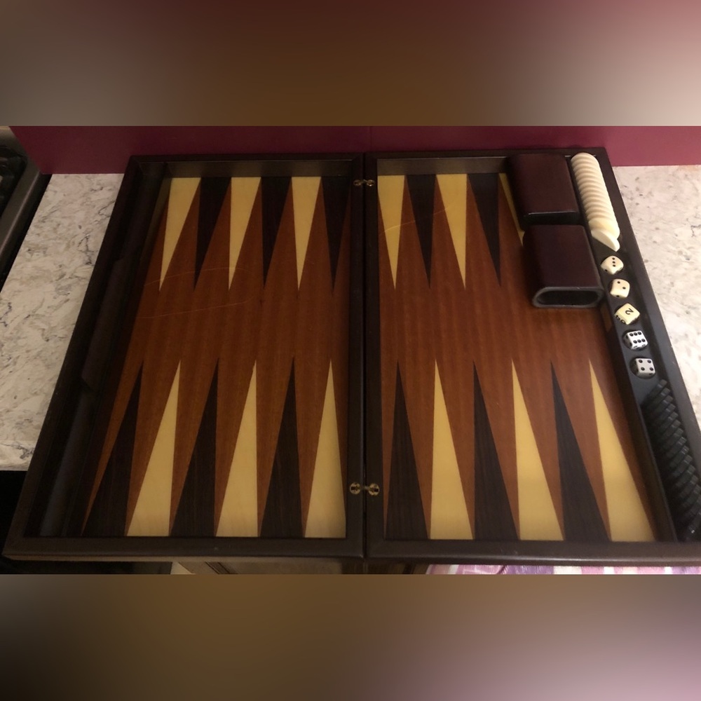 Deluxe walnut backgammon set